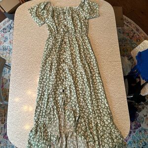 Cupshe Pattaya midi dress- ditsy frill, off-shoulder. Size Medium.